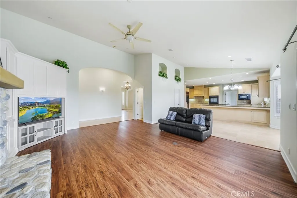 https://cdn.realtyfeed.com/cdn/127/306565443/b1d2eb74ced135966797425107c112ab.webp