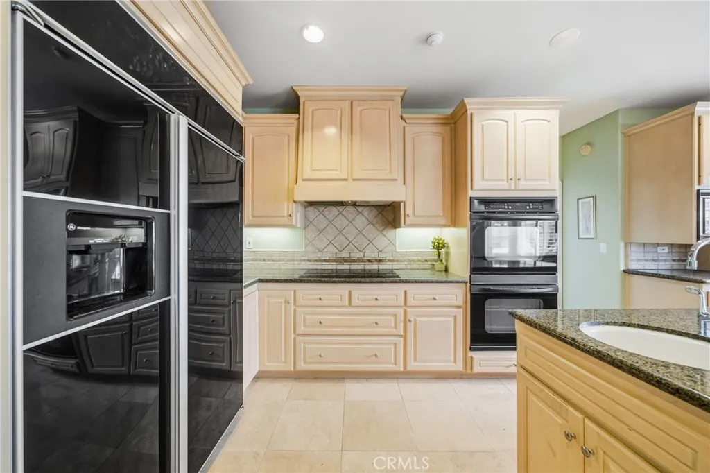 https://cdn.realtyfeed.com/cdn/127/306565443/dc8953c8a1f040356f497caa38e12f3e.webp