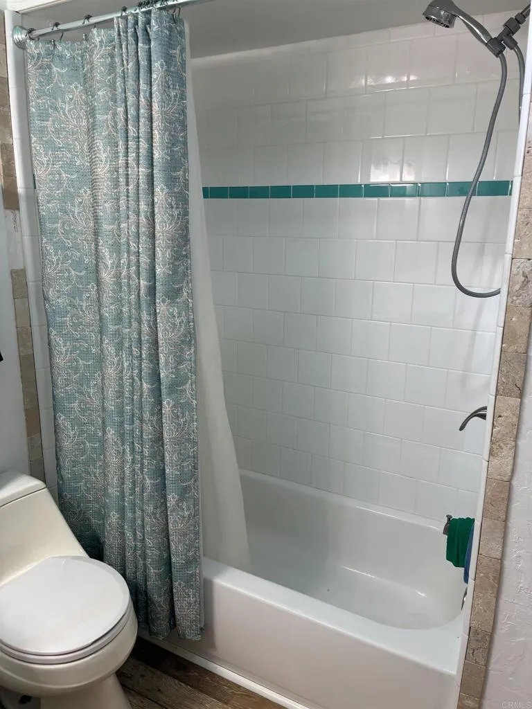 https://cdn.realtyfeed.com/cdn/127/306565667/bbf8ee0cd19958ef3dcd7b97c6629c98.webp