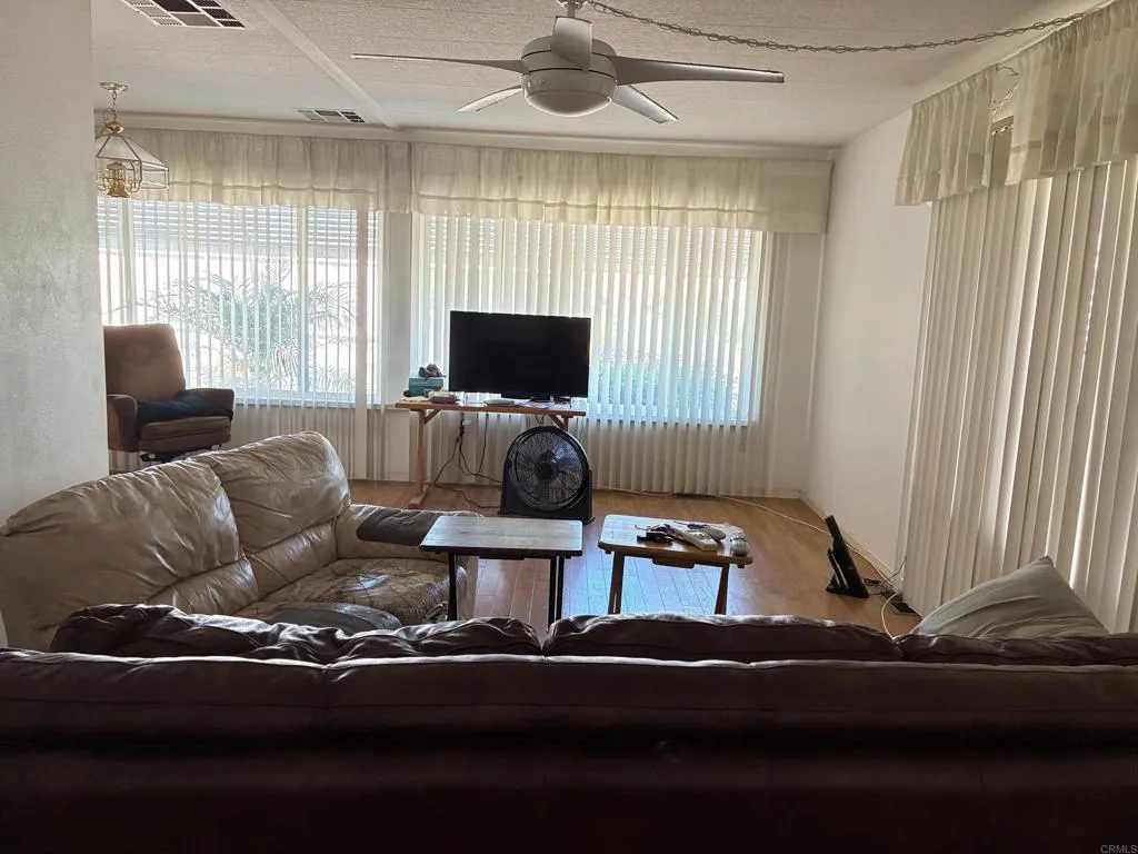 https://cdn.realtyfeed.com/cdn/127/306565667/eb7bf9b97123faabf21acaf74932a1fc.webp