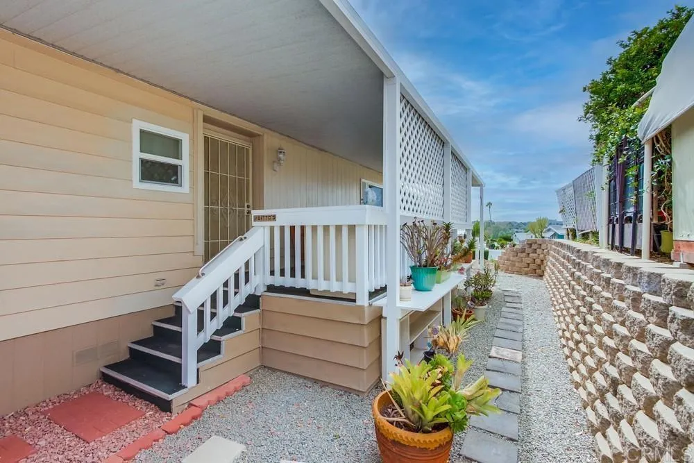 https://cdn.realtyfeed.com/cdn/127/306565681/28a9573a3342e854fcca8b499825f515.webp