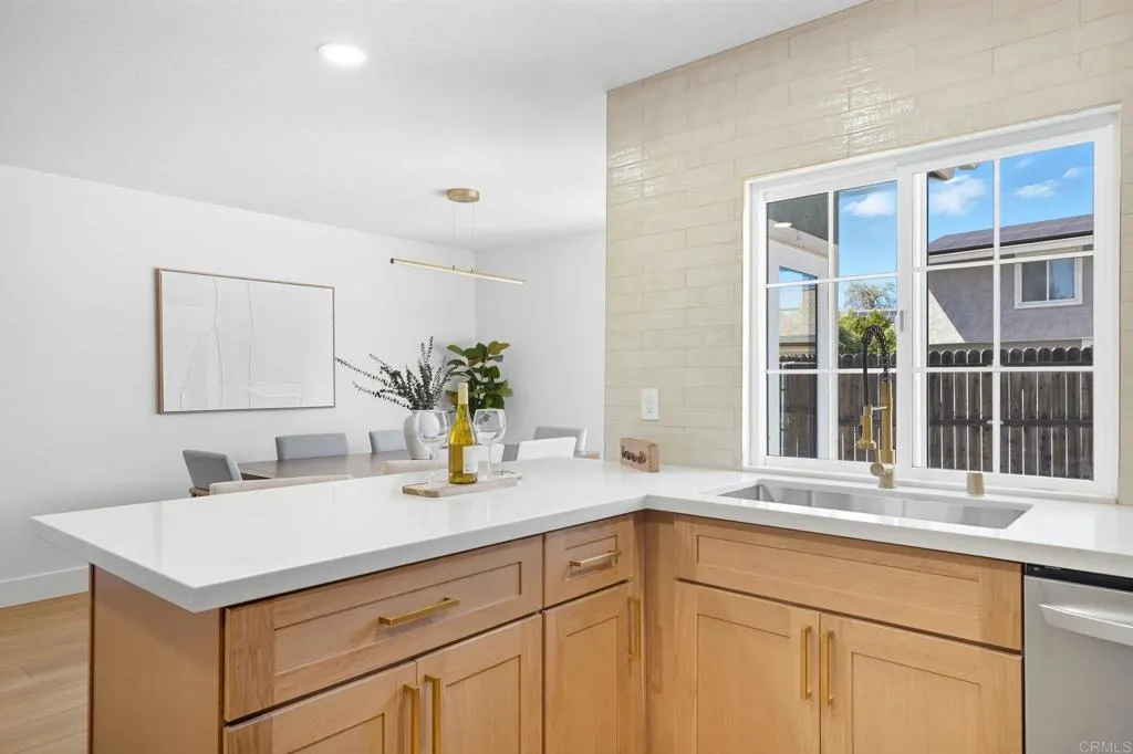 https://cdn.realtyfeed.com/cdn/127/306565728/2df0f406dde4d26a91dc1c965a9e3b15.webp