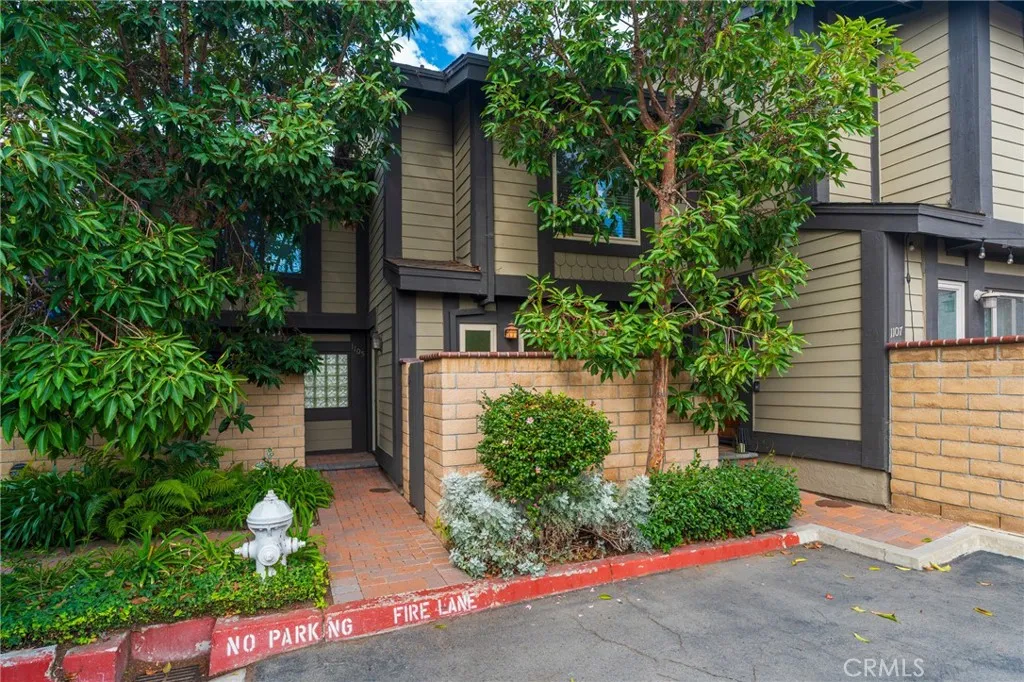 Costa Mesa, CA 92627
