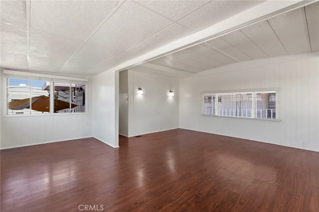 https://cdn.realtyfeed.com/cdn/127/306565807/1e081398d9e43510c1310bee80b7e340.webp