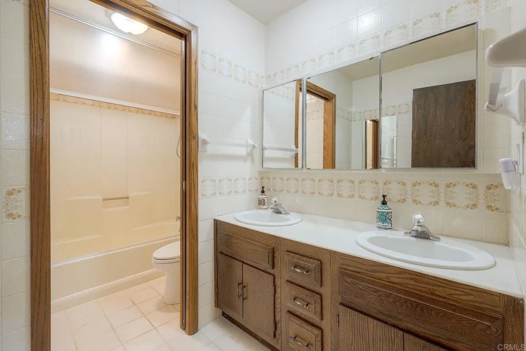 https://cdn.realtyfeed.com/cdn/127/306565813/b24247b58c7ae6e9ab1d52a5ea18e909.webp