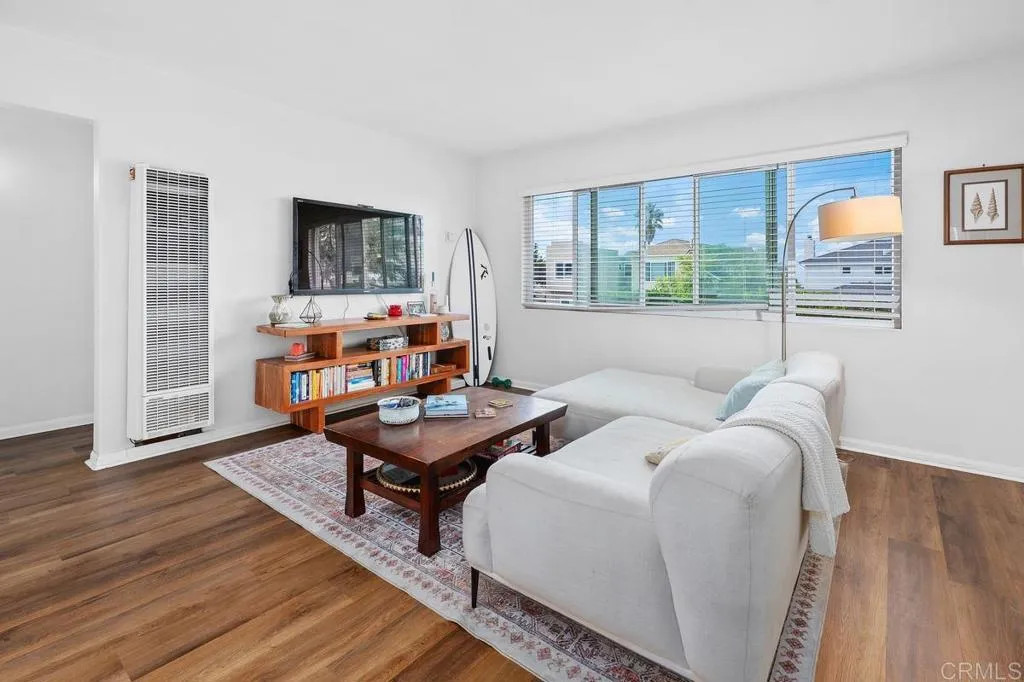 https://cdn.realtyfeed.com/cdn/127/306565927/1d35433f3f9b1afe4cbaae708d8a8210.webp