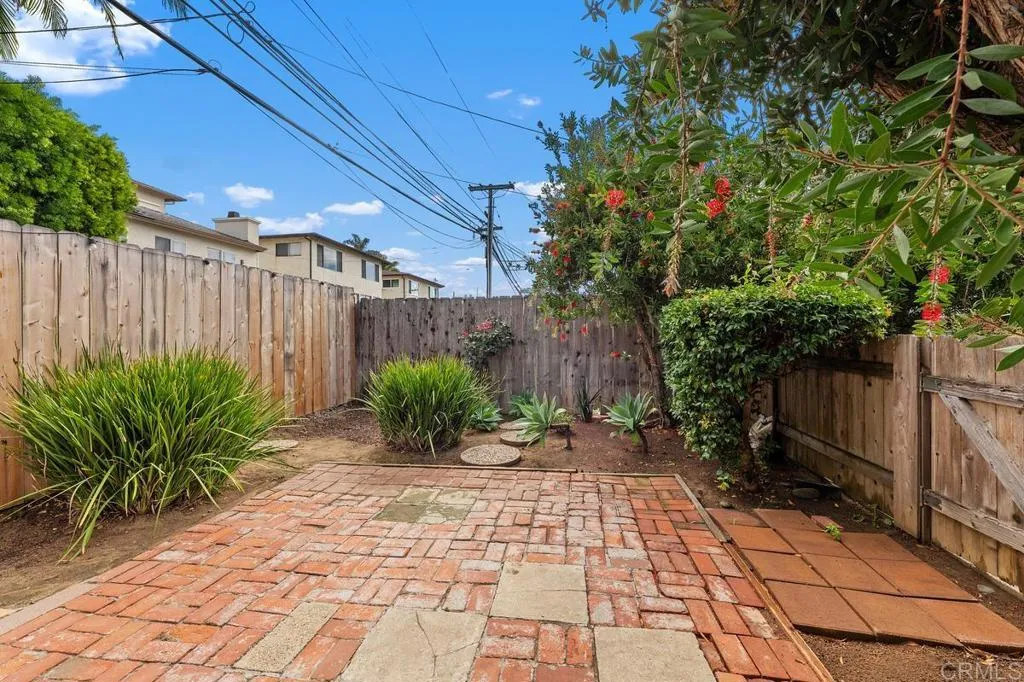 https://cdn.realtyfeed.com/cdn/127/306565927/1f58f8211eee4c36160a1ad7a90dab3e.webp