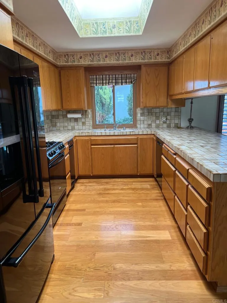 https://cdn.realtyfeed.com/cdn/127/306566045/5d859e15aa0d11a5fbe8a4468b8669fd.webp
