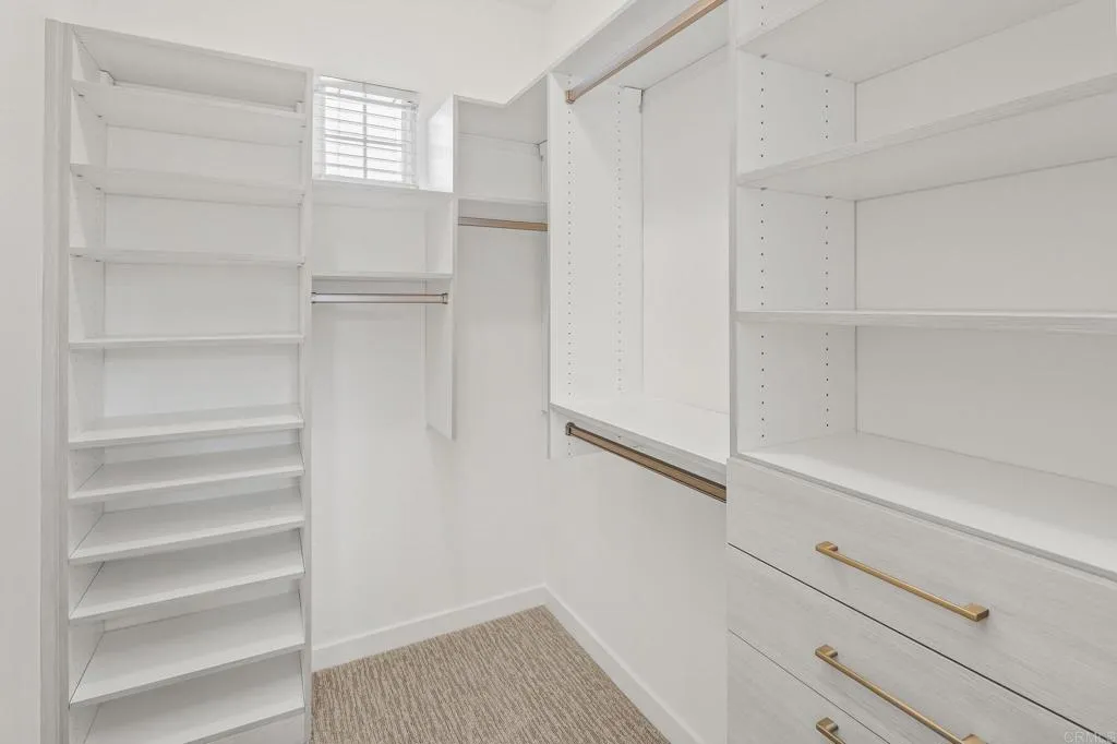 https://cdn.realtyfeed.com/cdn/127/306566096/f72559374648bacacdf1fd6a9e954650.webp