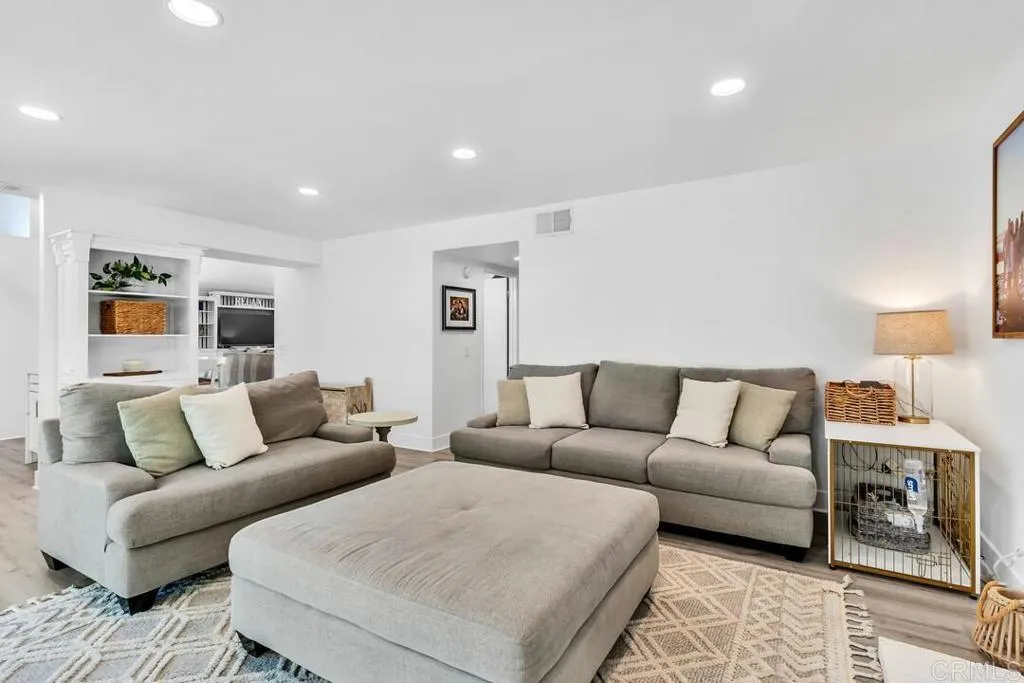 https://cdn.realtyfeed.com/cdn/127/306566106/bf998d057780e5e6f78a3c0b02da9180.webp