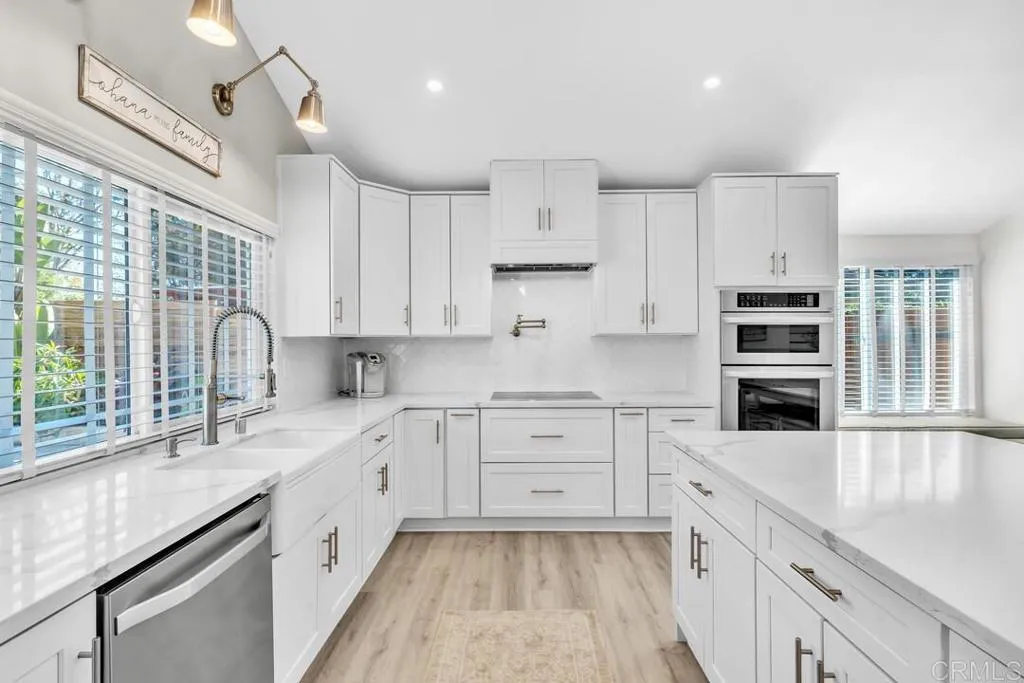 https://cdn.realtyfeed.com/cdn/127/306566106/cc0ac670bfe95c1507a7f19207942543.webp