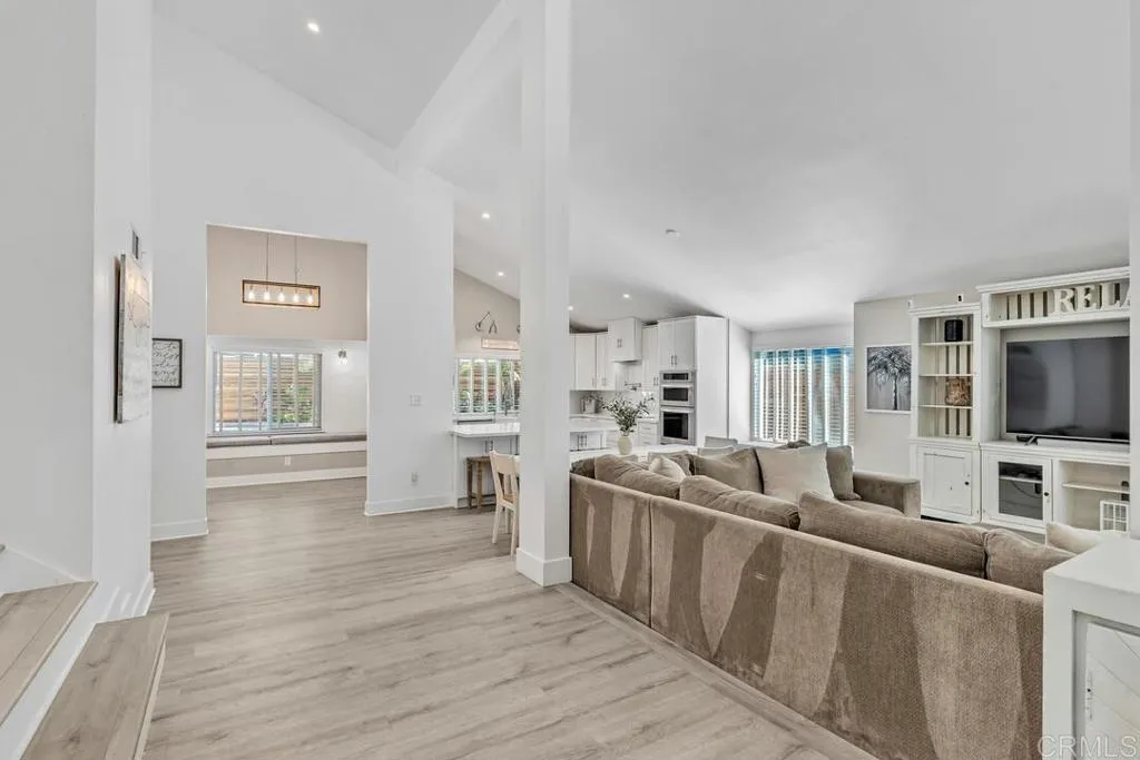 https://cdn.realtyfeed.com/cdn/127/306566106/f717cfb0f8fd6485141b71a66a0e9987.webp