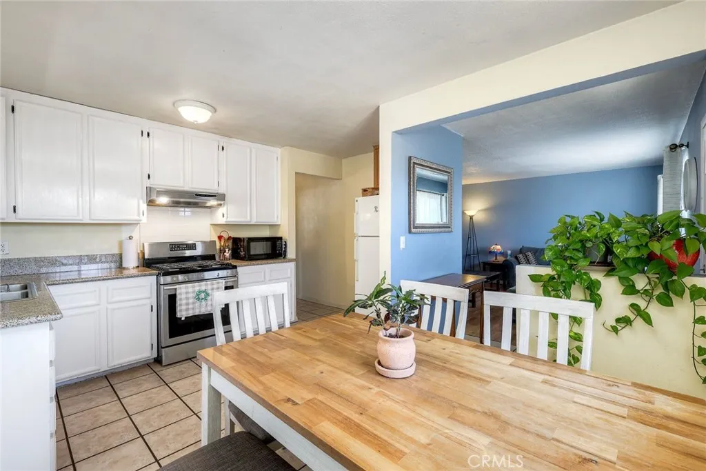 https://cdn.realtyfeed.com/cdn/127/306566134/8cb250b6b7207dab2888a06469195bba.webp