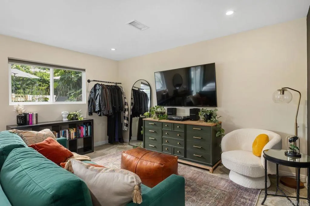 https://cdn.realtyfeed.com/cdn/127/306566178/c3b780c7e19525760d5374cc1cc1f916.webp