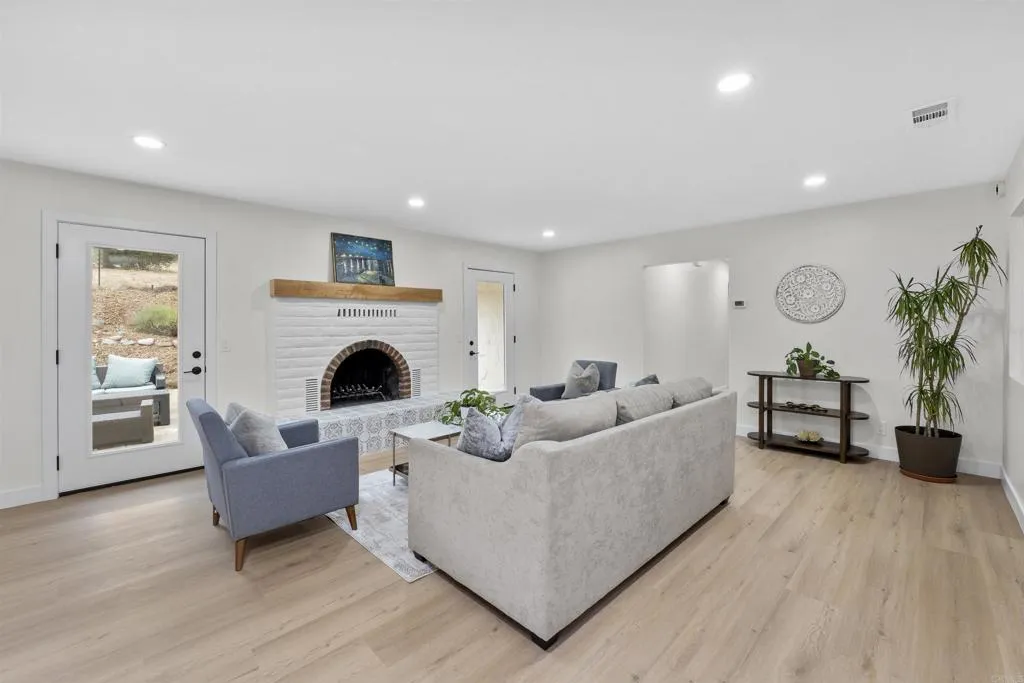 https://cdn.realtyfeed.com/cdn/127/306566182/42b2d103c4b9ba502595f8fc52f0ce27.webp