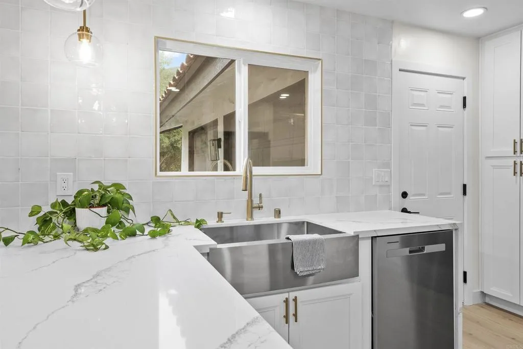 https://cdn.realtyfeed.com/cdn/127/306566182/ff830809e1034ea03851c708017b5346.webp