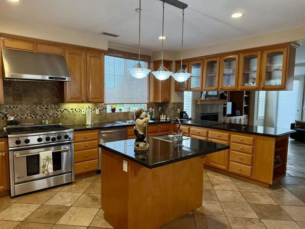 https://cdn.realtyfeed.com/cdn/127/306566305/cb24cd8d291e1b182eaf8bca0fe75b84.webp