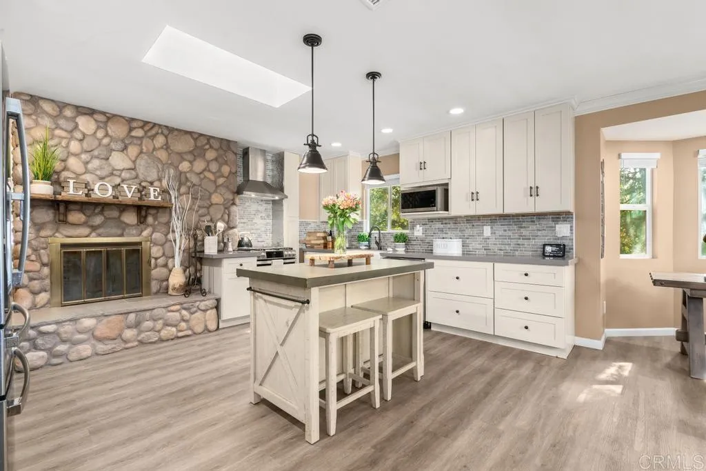 https://cdn.realtyfeed.com/cdn/127/306566332/200535c2072a12e2e761dc20348fa72e.webp