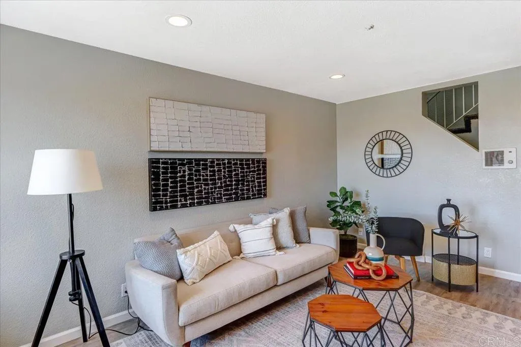 Photo #2: PTP2507828 Listing 