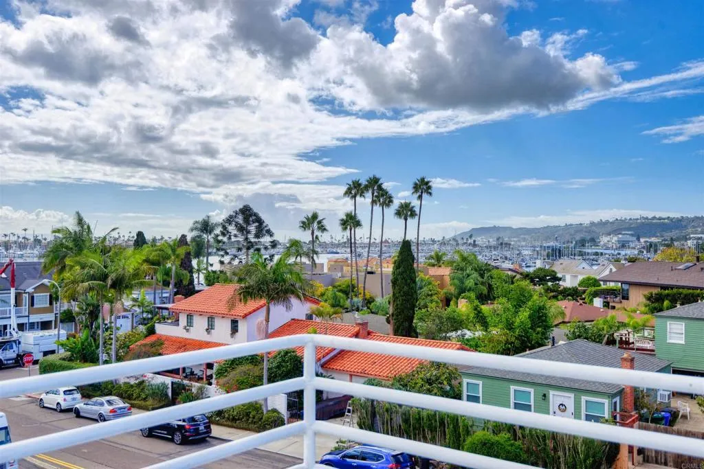 https://cdn.realtyfeed.com/cdn/127/306566416/44d11905134738fa5238cd88d9922610.webp