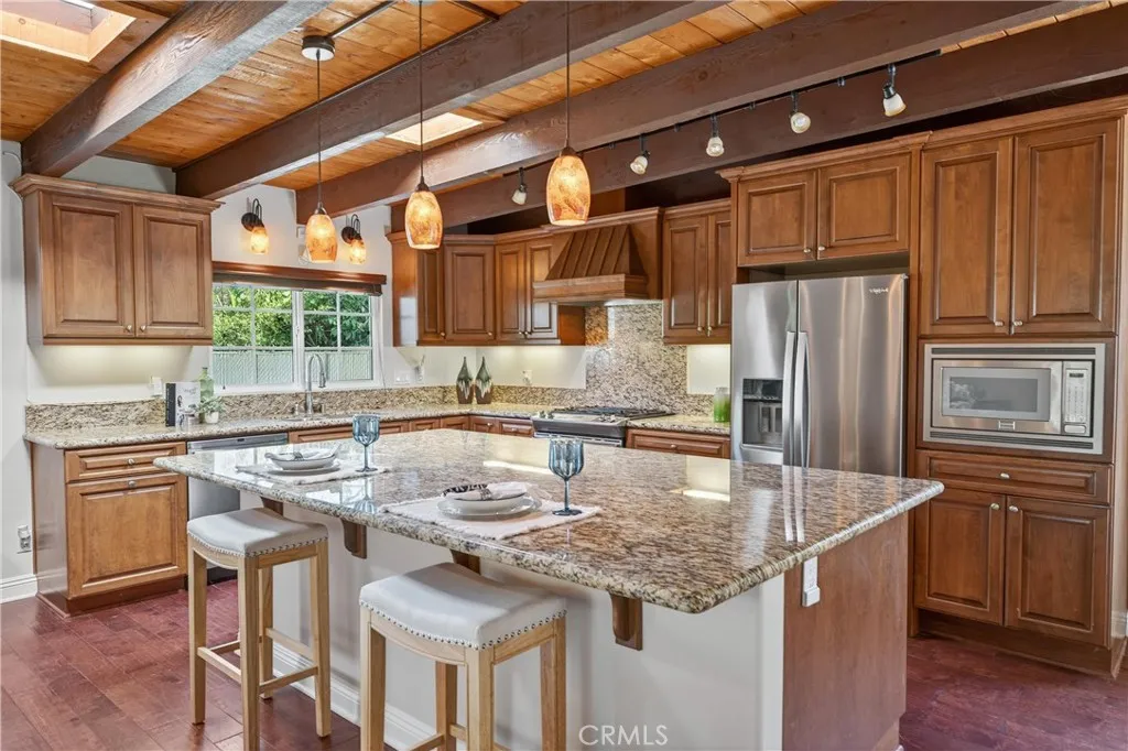 https://cdn.realtyfeed.com/cdn/127/306566472/17b15a3cc2c20d212eab474dfb5aeb1b.webp