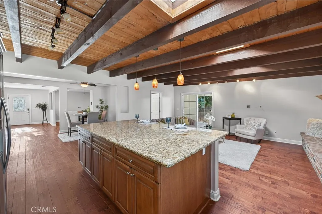 https://cdn.realtyfeed.com/cdn/127/306566472/2f184f0f3f2b3d750e809394ee672b1d.webp