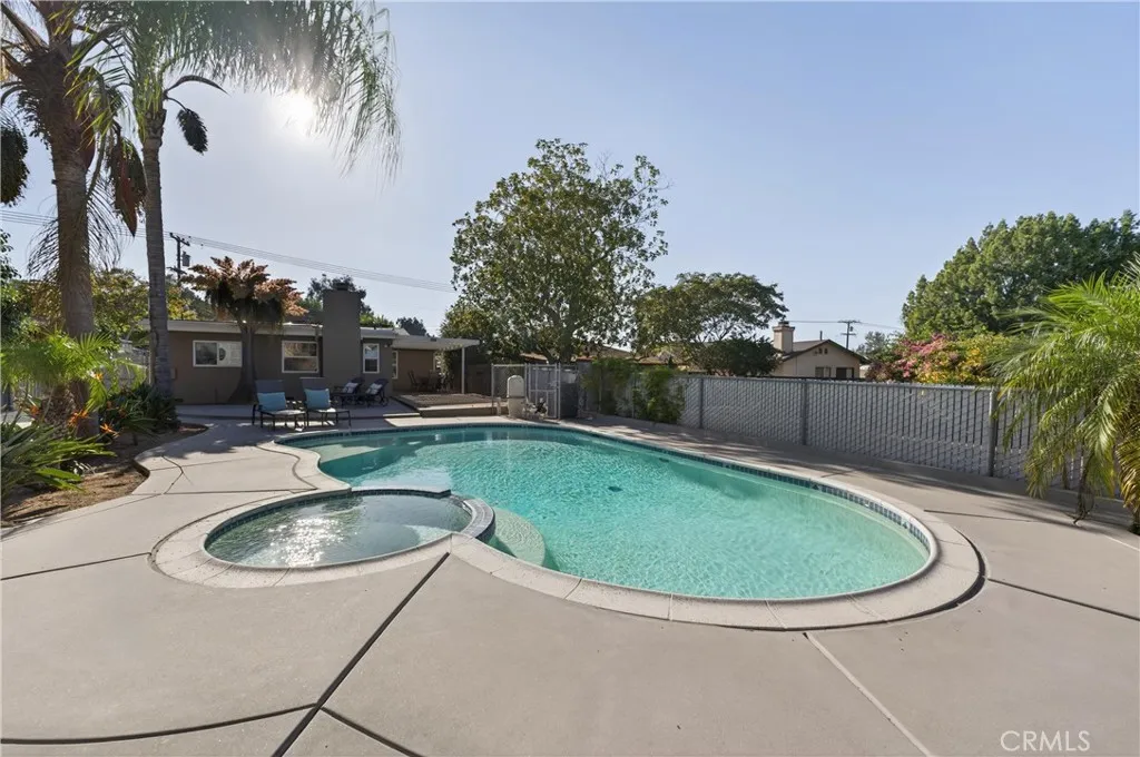 https://cdn.realtyfeed.com/cdn/127/306566472/bfbe75cdd43d81648f5cefa6c955cf1b.webp