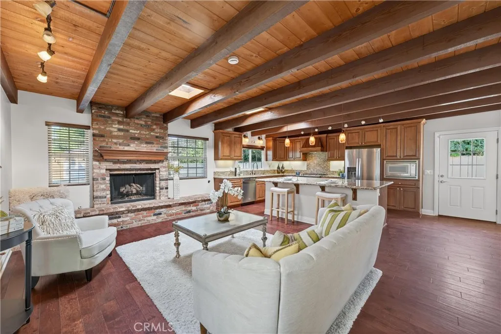 https://cdn.realtyfeed.com/cdn/127/306566472/c403aebebfc23104653a63e2d5298123.webp
