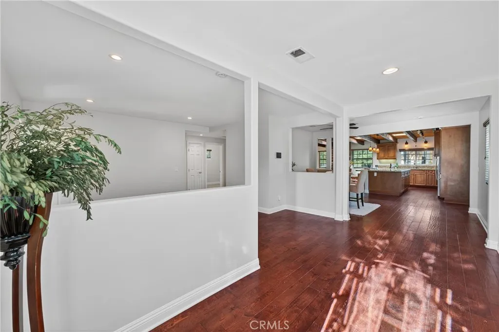 https://cdn.realtyfeed.com/cdn/127/306566472/e7fc96bd1e02d431329dddfeaa418775.webp