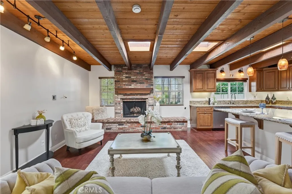 https://cdn.realtyfeed.com/cdn/127/306566472/eea2f8e1538d28c0d147bd811d7bfeab.webp
