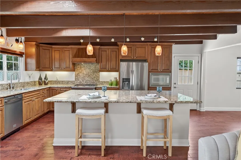https://cdn.realtyfeed.com/cdn/127/306566472/fbb094888557e0d4cf9fcb20586cd9a0.webp