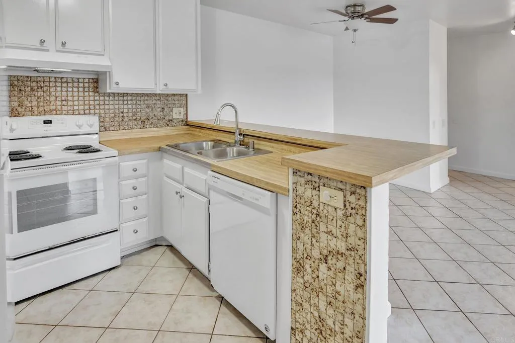 https://cdn.realtyfeed.com/cdn/127/306566473/18ad0af2e004f57ca64d41f69233bc03.webp