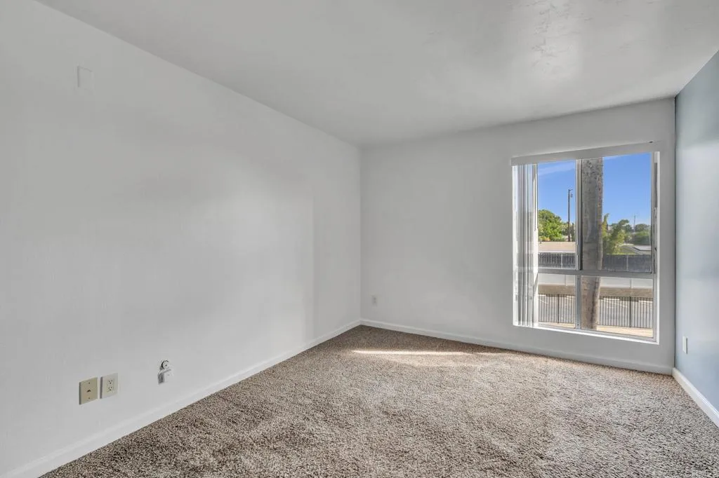https://cdn.realtyfeed.com/cdn/127/306566473/96f373674800344b9a38e673a181e856.webp