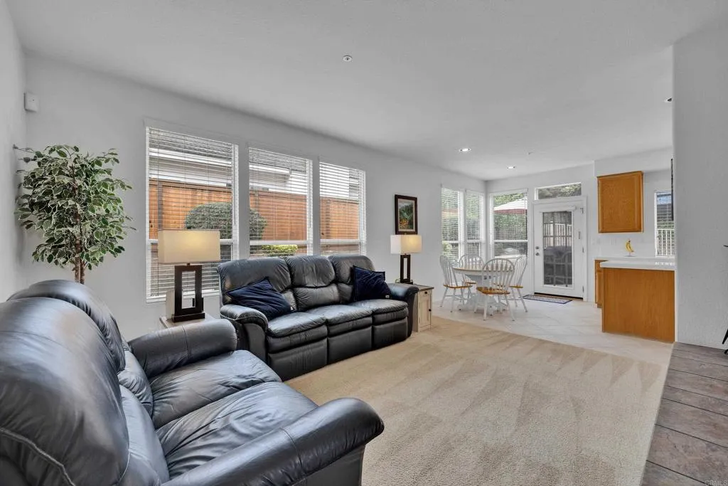 https://cdn.realtyfeed.com/cdn/127/306566494/3d86fda2edd3f26a9fed81bccf6e7282.webp