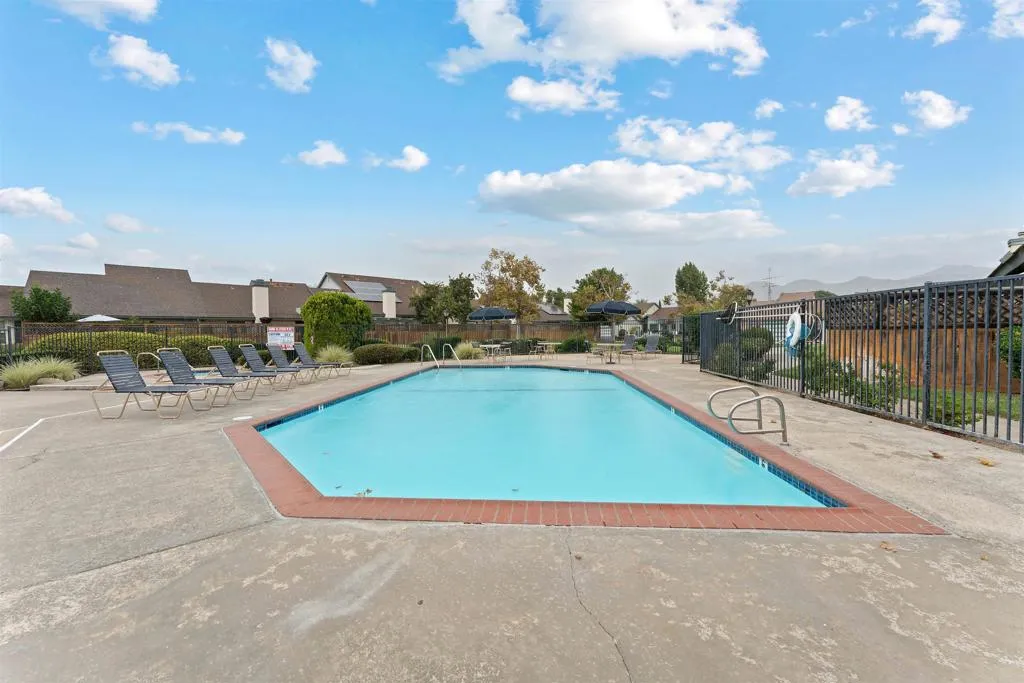 https://cdn.realtyfeed.com/cdn/127/306566506/17d1dc992cffeac92740e1fc9335266b.webp