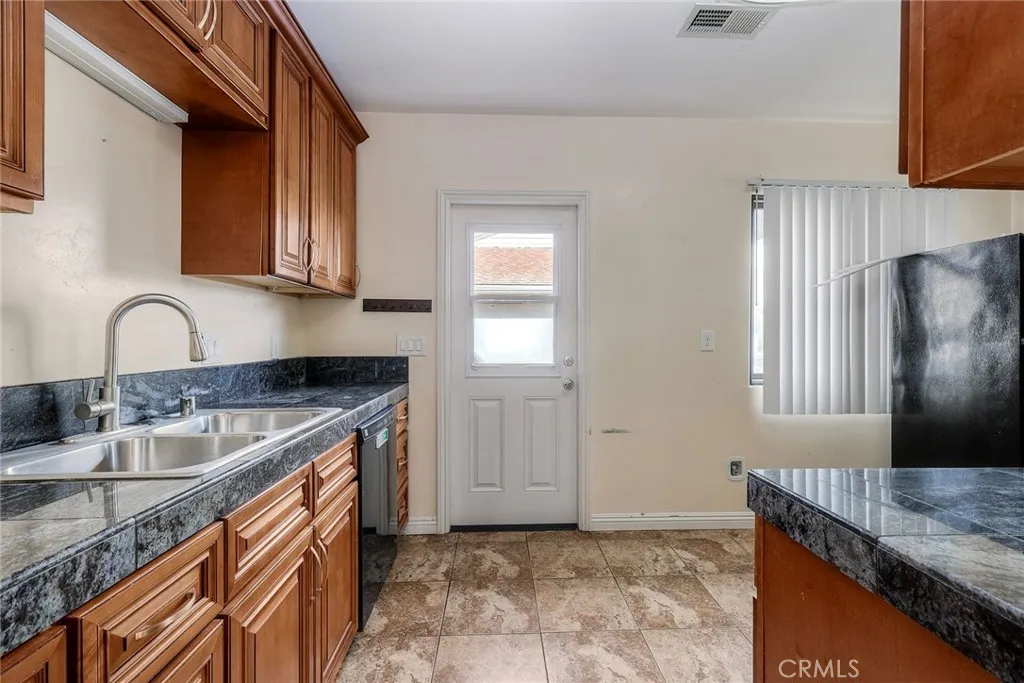 https://cdn.realtyfeed.com/cdn/127/306566528/f7a84c4b08bee139ee1144c487cb964a.webp