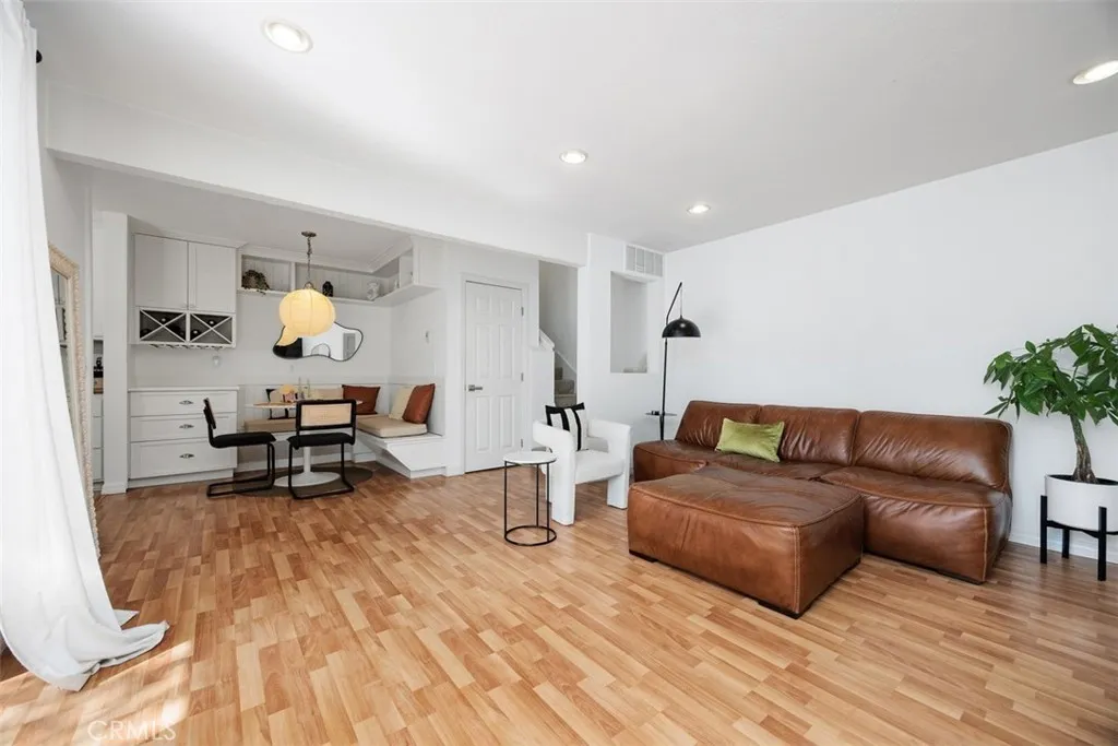 https://cdn.realtyfeed.com/cdn/127/306566529/8d4cc8e2891db58e6b61eec27e25d66f.webp