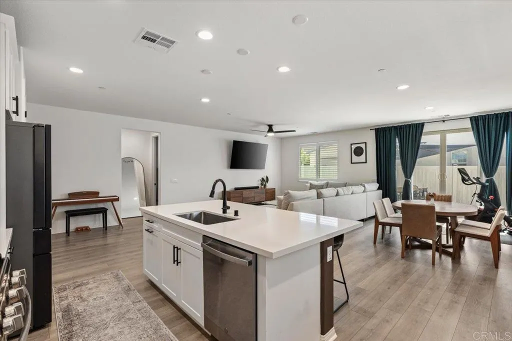 https://cdn.realtyfeed.com/cdn/127/306566531/245633e8675a1c7f78ec7e4eb6218d0d.webp