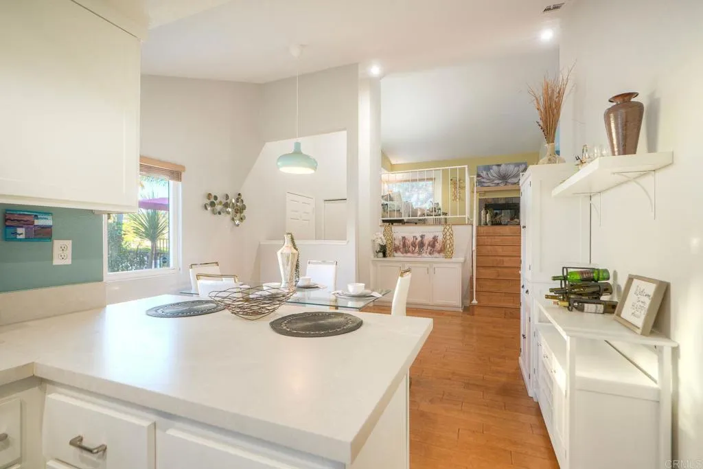 https://cdn.realtyfeed.com/cdn/127/306566628/07c5f95caf6a7ebe46605def0c26255c.webp