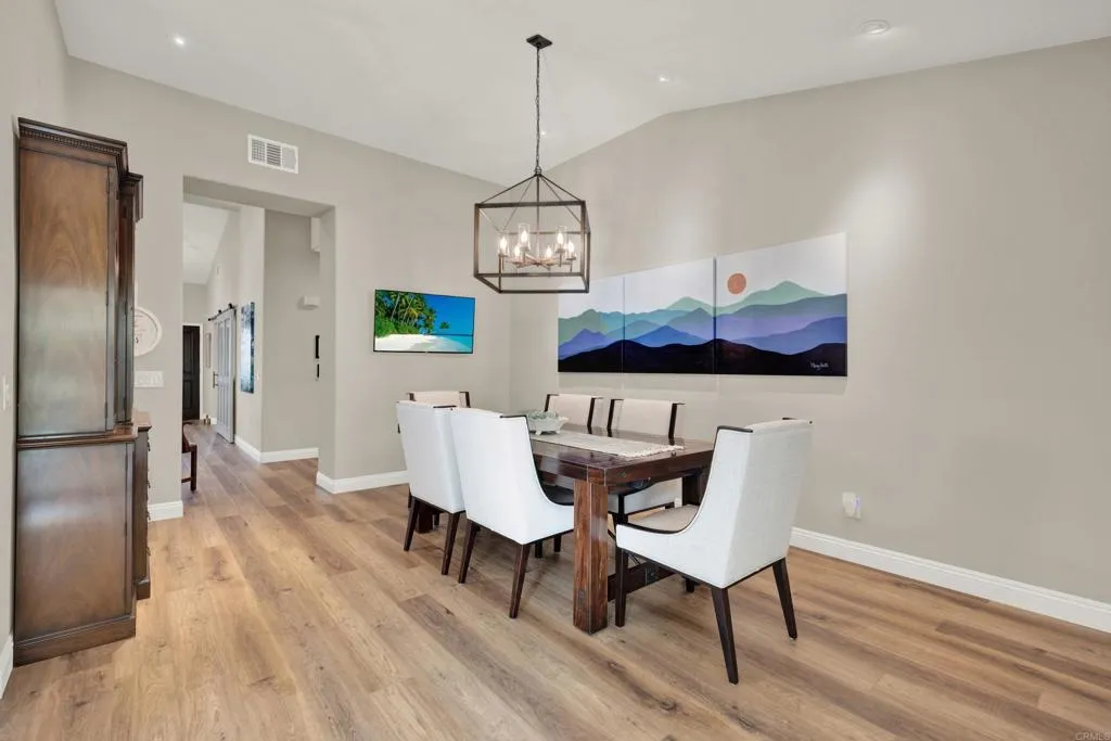 https://cdn.realtyfeed.com/cdn/127/306566632/2dad32919394e937407c0d3ace6aa53c.webp