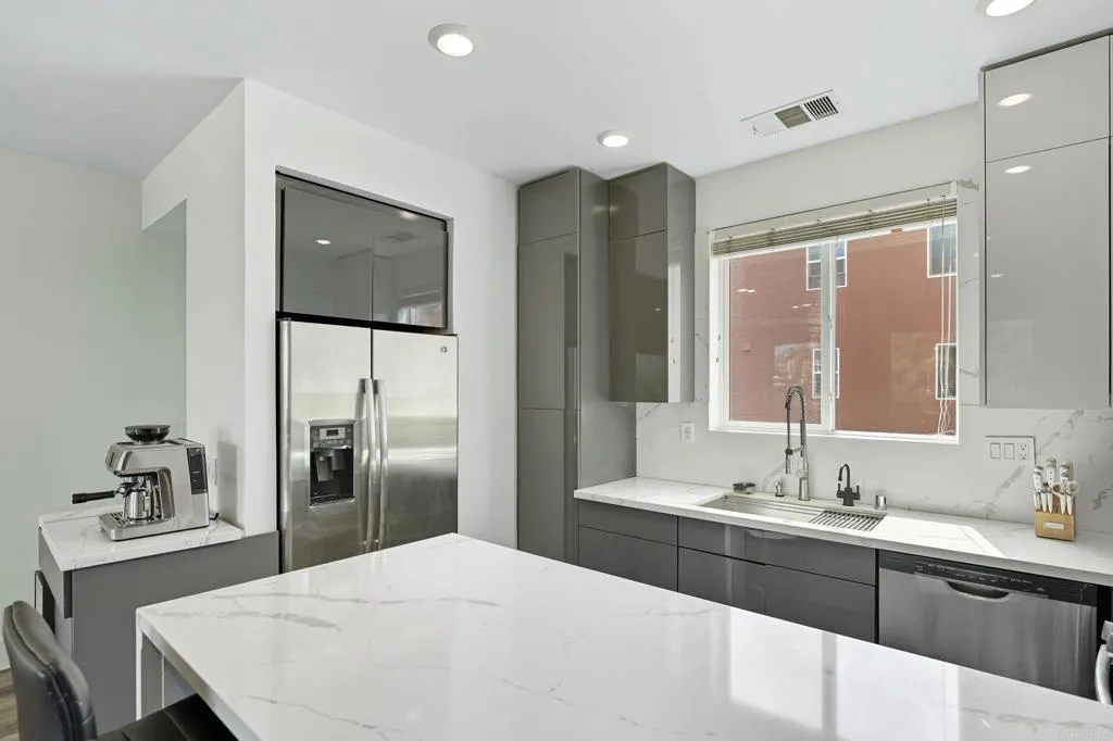 https://cdn.realtyfeed.com/cdn/127/306566695/81313cd8c1508e6dfe45bb3fde085352.webp