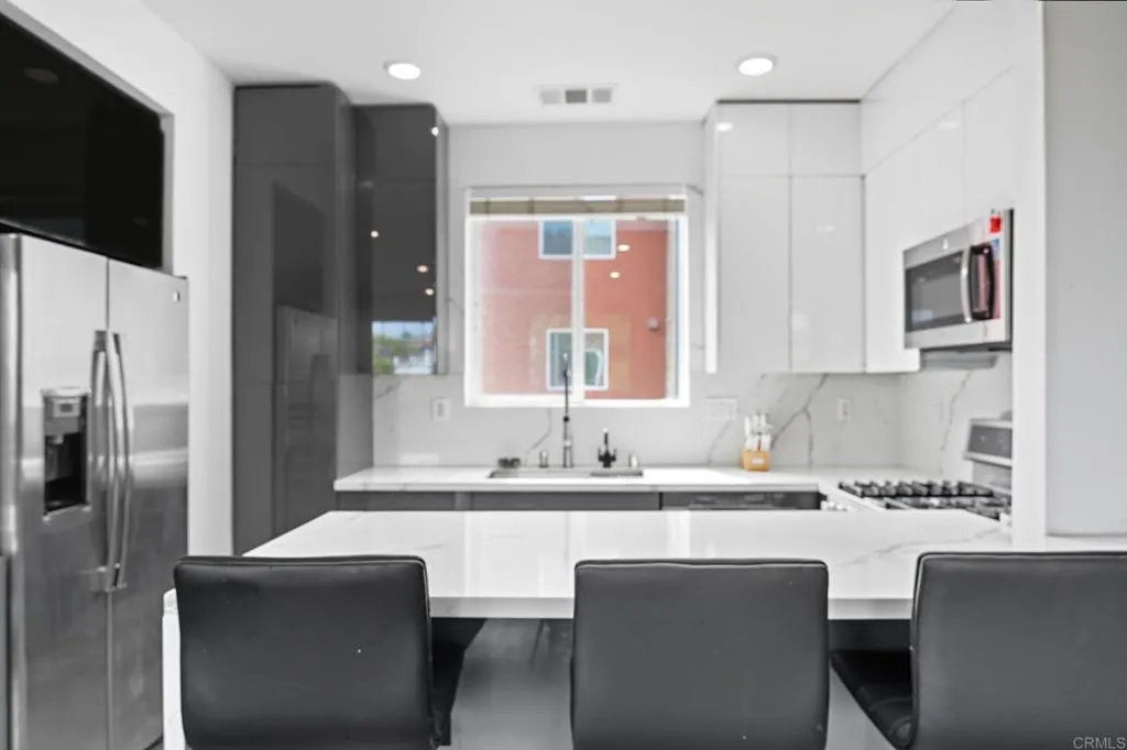 https://cdn.realtyfeed.com/cdn/127/306566695/b336abd51deb9c1229e011096e43043e.webp
