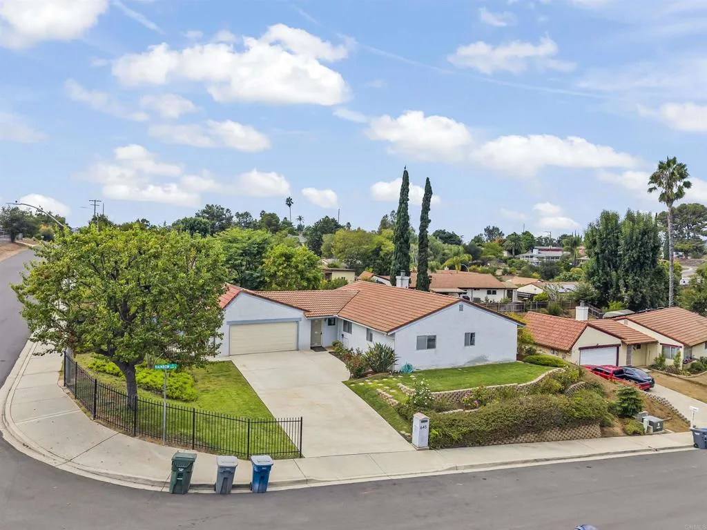 https://cdn.realtyfeed.com/cdn/127/306566697/8edfdc7a46060fa0e1987eaedbf70d9b.webp