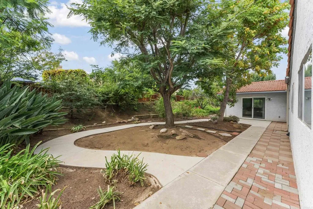 https://cdn.realtyfeed.com/cdn/127/306566697/afccb088fe3c8ac4f0c41c4c2bbb21e8.webp