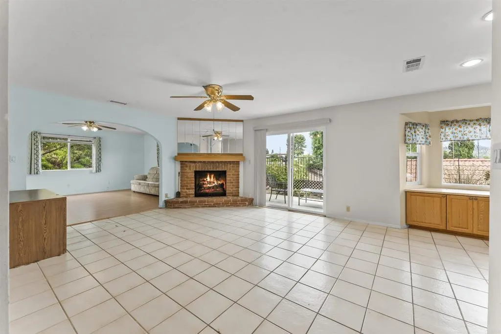 https://cdn.realtyfeed.com/cdn/127/306566697/fcd66b8e02742ca0cea224c0d74c42d8.webp