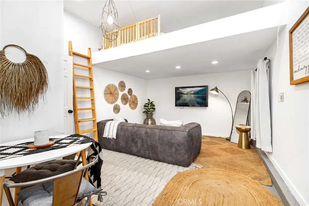 https://cdn.realtyfeed.com/cdn/127/306566803/0d9df33dcb52206246691f85088b5a24.webp