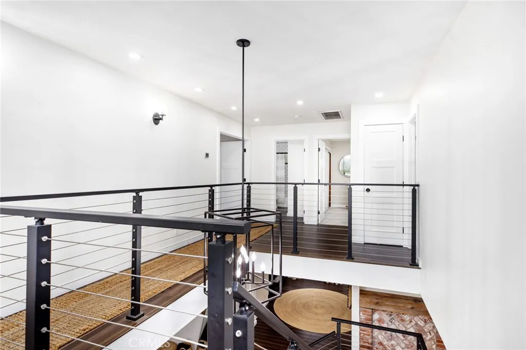 https://cdn.realtyfeed.com/cdn/127/306566803/21658e3876af95d819afa5c20607434e.webp