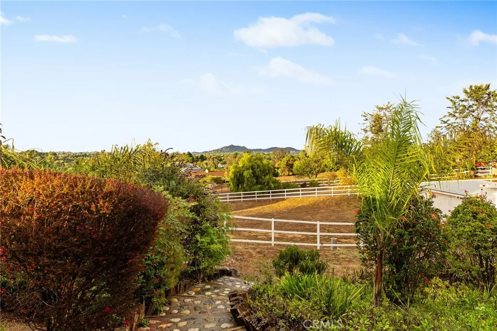 https://cdn.realtyfeed.com/cdn/127/306566803/382b4c11fd2690d6724b98abd70f983f.webp