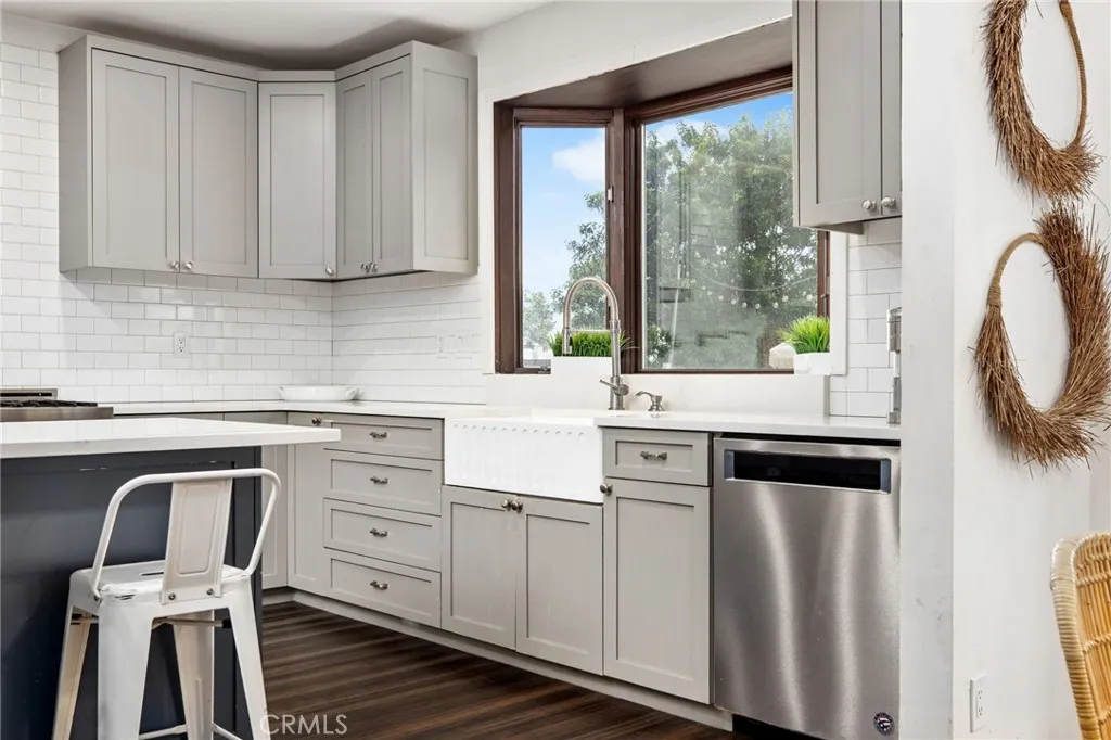 https://cdn.realtyfeed.com/cdn/127/306566803/93dce130905eee472eda3d599d12c980.webp