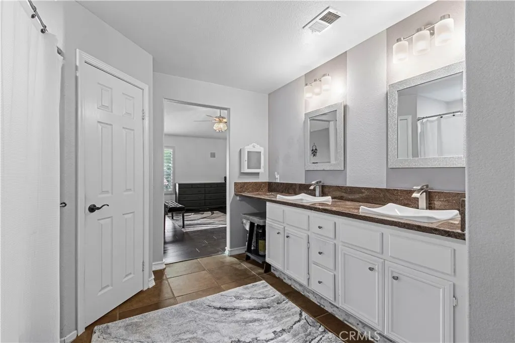 https://cdn.realtyfeed.com/cdn/127/306566820/463dbdc15a57c64736066f8b6a4d6f19.webp
